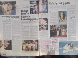 TV'DE 7 Gün Gong Haftalık Aktüalite Sinema Tiyatro Müzik ve Magazin Dergisi - 27 Haziran 1988 - Perihan savaş - Aydan Şener - Baymak Bulaşık Makinesi Reklamı - Yahya Temiz - Hüseyin İzi - İlhan Kuyulu - Rüştü Altay - Kazım bozkurt - Ronald Reagan - Zeki Alasya - Metin Akpınar - Türkan Şoray - Refiya Çetintürk - Paul Eddington - Nigel Hawthorne - Derek Fawlds - Robert Canrad - Patty Duke - Mac Kenzie Astin - Chris Lemmon - Jack Lemmon - John Wayne - Ethan Wayne - Kete Jackson - Ahmet Özhan - Halil Mağazaları Reklamı fotoğraf ve haberi - Dergi Tam Değildir Sadece 12 Sayfası Mevcuttur