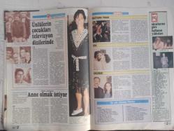 TV'DE 7 Gün Gong Haftalık Aktüalite Sinema Tiyatro Müzik ve Magazin Dergisi - 27 Haziran 1988 - Perihan savaş - Aydan Şener - Baymak Bulaşık Makinesi Reklamı - Yahya Temiz - Hüseyin İzi - İlhan Kuyulu - Rüştü Altay - Kazım bozkurt - Ronald Reagan - Zeki Alasya - Metin Akpınar - Türkan Şoray - Refiya Çetintürk - Paul Eddington - Nigel Hawthorne - Derek Fawlds - Robert Canrad - Patty Duke - Mac Kenzie Astin - Chris Lemmon - Jack Lemmon - John Wayne - Ethan Wayne - Kete Jackson - Ahmet Özhan - Halil Mağazaları Reklamı fotoğraf ve haberi - Dergi Tam Değildir Sadece 12 Sayfası Mevcuttur