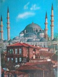 ŞEHİR KARTPOSTALI-TÜRKİYE/İSTANBUL SÜLEYMANİYE CAMİİNİN ESKİ İSTANBUL EVLERİ ARASINDAN GÜNDÜZ GÖRÜNTÜSÜ,ARKASINA YAZILMAMIŞ,RENKLİ, 11 X 15 CM EBADINDA - 1950'LER, 1960'LAR, 1970'LER, 1980'LER