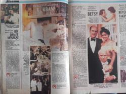 TV'DE 7 Gün Gong Haftalık Aktüalite Sinema Tiyatro Müzik ve Magazin Dergisi - 22 Ekim 1989 - Kadir İnanır - Meral Nayman - Gülriz Sururi - Yılmaz Zafer - Mahir Günşiray - Pink Floyd - Uğur Gücel - Şener Şen - Sermin Hürmeriç - Vanity - Levent Kırca - Nilüfer Öz - Sezai Aydın - Meral Nayman - Erol Artem - İsmail Elden - Sevinç Pekin - Melike Zobu - Zeki Alasya - Tuluğ Çizgen - Uğur Dündar - İsmet Üstekin - Nilgün Saraylı - Ayhan Önal - Kartal Kaan - Şebnem Dinçgör - Müjdat Gezen - Levent Kırca - Yılmaz Zafer - Gülriz Sururi - Edith Theo Serapo - Mahir Günşiray - Uğur Yücel - Şener Şen - Sermin Hürmeriç - Emir Kusturica - Burt Lancaster - Clark Gable - Carmen Mirande - Naki Turan Tekinsav - Halil Ergün - Perihan Savaş - Parliament Sigara Reklamı fotoğraf ve haberi - Tam Takım Dergi