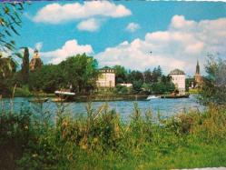 ŞEHİR KARTPOSTALI-ALMANYA/HANAU FİLİPSRUH KALESİ VE NEHRİN GÜNDÜZ GÖRÜNTÜSÜ,ARKASINA YAZILMAMIŞ,RENKLİ, 11 X 15 CM EBADINDA - 1950'LER, 1960'LAR, 1970'LER, 1980'LER