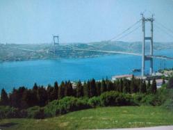 ŞEHİR KARTPOSTALI-TÜRKİYE/İSTANBUL BOĞAZ KÖPRÜSÜ VE ÇEVRE YOLUNUN BEYLERBEYİNDEN GÜNDÜZ GÖRÜNTÜSÜ,ARKASINA YAZILMAMIŞ,RENKLİ, 11 X 15 CM EBADINDA - 1950'LER, 1960'LAR, 1970'LER, 1980'LER