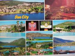 ŞEHİR KARTPOSTALI-BOPHUTHATSWANA/SUN CITY DENİZ KUMSAL OTEL VE KUMARHANELERİN GÜNDÜZ GÖRÜNTÜSÜ,ARKASINA YAZILMIŞ,RENKLİ, 11 X 15 CM EBADINDA - 1950'LER, 1960'LAR, 1970'LER, 1980'LER