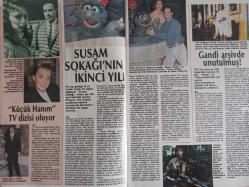 TV'DE 7 Gün Gong Haftalık Aktüalite Sinema Tiyatro Müzik ve Magazin Dergisi - 30 Eylül 1990 - Sema Yunak - Mehmet Aslantuğ - Madonna - Hülya Koçyiğit - Şener Şen - Ayhan Işık - Belgin Doruk - Perihan Savaş - İsmet Özhan - Ben Kingsley -Warner Bros - Oliver Stone - Charlie Sheen - Madonna - Phil Collins - Bülent Bilgiç - Necef Uğurlu - Abdurrahman Palay - Çetin Çeki - Faruk Bayhan - Emel Sayın - Mehmet Ali Birand - Mussayyif Casim - Altın Programlar - John Davidson - Christina Ferare - Stephen Crane - Stephen Owen - Mike Stratford - Atılay Uluışık - Elif Acehan - Güzin Özyağcılar - Salih Kalyon - Yalçın Yelence - Erdal Özyağcılar - Ayşe Sarıkaya - Elif Acehan - Atılay Uluışık - Alfred Hitchcock - Orhan Oğuz - Mehmet Aslantuğ - Sema Yunak - Hüseyin Köroğlu - Dilek Somer - Perran Kutman - Ayşe Sarıkaya - Program Kritik - Marlboro Sigara Reklamı fotoğraf ve haberi - Tam Takım Dergi
