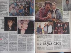 TV'DE 7 Gün Gong Haftalık Aktüalite Sinema Tiyatro Müzik ve Magazin Dergisi - 30 Eylül 1990 - Sema Yunak - Mehmet Aslantuğ - Madonna - Hülya Koçyiğit - Şener Şen - Ayhan Işık - Belgin Doruk - Perihan Savaş - İsmet Özhan - Ben Kingsley -Warner Bros - Oliver Stone - Charlie Sheen - Madonna - Phil Collins - Bülent Bilgiç - Necef Uğurlu - Abdurrahman Palay - Çetin Çeki - Faruk Bayhan - Emel Sayın - Mehmet Ali Birand - Mussayyif Casim - Altın Programlar - John Davidson - Christina Ferare - Stephen Crane - Stephen Owen - Mike Stratford - Atılay Uluışık - Elif Acehan - Güzin Özyağcılar - Salih Kalyon - Yalçın Yelence - Erdal Özyağcılar - Ayşe Sarıkaya - Elif Acehan - Atılay Uluışık - Alfred Hitchcock - Orhan Oğuz - Mehmet Aslantuğ - Sema Yunak - Hüseyin Köroğlu - Dilek Somer - Perran Kutman - Ayşe Sarıkaya - Program Kritik - Marlboro Sigara Reklamı fotoğraf ve haberi - Tam Takım Dergi