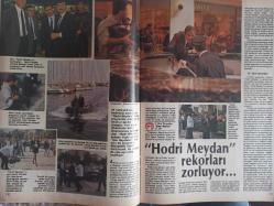 TV'DE 7 Gün Gong Haftalık Aktüalite Sinema Tiyatro Müzik ve Magazin Dergisi - 30 Eylül 1990 - Sema Yunak - Mehmet Aslantuğ - Madonna - Hülya Koçyiğit - Şener Şen - Ayhan Işık - Belgin Doruk - Perihan Savaş - İsmet Özhan - Ben Kingsley -Warner Bros - Oliver Stone - Charlie Sheen - Madonna - Phil Collins - Bülent Bilgiç - Necef Uğurlu - Abdurrahman Palay - Çetin Çeki - Faruk Bayhan - Emel Sayın - Mehmet Ali Birand - Mussayyif Casim - Altın Programlar - John Davidson - Christina Ferare - Stephen Crane - Stephen Owen - Mike Stratford - Atılay Uluışık - Elif Acehan - Güzin Özyağcılar - Salih Kalyon - Yalçın Yelence - Erdal Özyağcılar - Ayşe Sarıkaya - Elif Acehan - Atılay Uluışık - Alfred Hitchcock - Orhan Oğuz - Mehmet Aslantuğ - Sema Yunak - Hüseyin Köroğlu - Dilek Somer - Perran Kutman - Ayşe Sarıkaya - Program Kritik - Marlboro Sigara Reklamı fotoğraf ve haberi - Tam Takım Dergi
