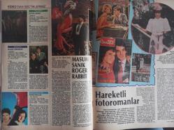 TV'DE 7 Gün Gong Haftalık Aktüalite Sinema Tiyatro Müzik ve Magazin Dergisi - 30 Eylül 1990 - Sema Yunak - Mehmet Aslantuğ - Madonna - Hülya Koçyiğit - Şener Şen - Ayhan Işık - Belgin Doruk - Perihan Savaş - İsmet Özhan - Ben Kingsley -Warner Bros - Oliver Stone - Charlie Sheen - Madonna - Phil Collins - Bülent Bilgiç - Necef Uğurlu - Abdurrahman Palay - Çetin Çeki - Faruk Bayhan - Emel Sayın - Mehmet Ali Birand - Mussayyif Casim - Altın Programlar - John Davidson - Christina Ferare - Stephen Crane - Stephen Owen - Mike Stratford - Atılay Uluışık - Elif Acehan - Güzin Özyağcılar - Salih Kalyon - Yalçın Yelence - Erdal Özyağcılar - Ayşe Sarıkaya - Elif Acehan - Atılay Uluışık - Alfred Hitchcock - Orhan Oğuz - Mehmet Aslantuğ - Sema Yunak - Hüseyin Köroğlu - Dilek Somer - Perran Kutman - Ayşe Sarıkaya - Program Kritik - Marlboro Sigara Reklamı fotoğraf ve haberi - Tam Takım Dergi