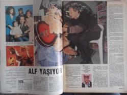 TV'DE 7 Gün Gong Haftalık Aktüalite Sinema Tiyatro Müzik ve Magazin Dergisi - 21 Nisan 1991 - Ayşegül Aldinç - Fulya Ergüneş - Mesut Mertcan - Ayşegül Atik - Richard Grieco - Burt Lancaster - New Kids On The Block Grubu - Dennis Sheridan - Heather Locklear - Adrian Zmed - William Shatner - Bülent Ünsal - Kelly Rutherford - Mickey Rourke - Tekin Akmansoy - Coşkun Sabah - Hülya Koçyiğit - Begüm Örnek - Berker İnanoğlu - Sezer İnanoğlu - Perihan Savaş - Memduh Ün - Harika Avcı - Neslihan Acar - Aytaç Arman - Erden Kıral - Susan Scherer - Burt Lancaster - Charles Dance - Anna Maria Kaufmann - Fidel Castro - Al Pacino - Joey Mcİntyre - Jon Knight - Remington Steele - Pierce Brosnan - Ahmet Özhan - Guiseppe Tornatore - Marcello Mastroianni - Aylin Livanelli - Andy Clayburn - NETA Elektronik Cihazları Reklamı fotoğraf ve haberi - Tam Takım Dergi