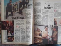 TV'DE 7 Gün Gong Haftalık Aktüalite Sinema Tiyatro Müzik ve Magazin Dergisi - 21 Nisan 1991 - Ayşegül Aldinç - Fulya Ergüneş - Mesut Mertcan - Ayşegül Atik - Richard Grieco - Burt Lancaster - New Kids On The Block Grubu - Dennis Sheridan - Heather Locklear - Adrian Zmed - William Shatner - Bülent Ünsal - Kelly Rutherford - Mickey Rourke - Tekin Akmansoy - Coşkun Sabah - Hülya Koçyiğit - Begüm Örnek - Berker İnanoğlu - Sezer İnanoğlu - Perihan Savaş - Memduh Ün - Harika Avcı - Neslihan Acar - Aytaç Arman - Erden Kıral - Susan Scherer - Burt Lancaster - Charles Dance - Anna Maria Kaufmann - Fidel Castro - Al Pacino - Joey Mcİntyre - Jon Knight - Remington Steele - Pierce Brosnan - Ahmet Özhan - Guiseppe Tornatore - Marcello Mastroianni - Aylin Livanelli - Andy Clayburn - NETA Elektronik Cihazları Reklamı fotoğraf ve haberi - Tam Takım Dergi