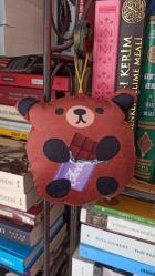 çikolata resimli asmalı peluş ayıcık