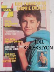TV'DE 7 Gün Gong Haftalık Aktüalite Sinema Tiyatro Müzik ve Magazin Dergisi - 25 Ağustos 1991 - Kirk Cameron - Murat Atıl - Gülfem Öner - Suphi Kaner - Nilüfer - Yılmaz dağdeviren - Emre Dağdeviren - İsabel Conteras - Eric Braeden - Ümit Aktan - Fatih Kısaparmak - Emrah - Harold Pruett - Kahraman Afyonoğlu - Chelsa Noble - Erol Ünal Karabıyık - Cemal Noyan - Neşe Burgaz - Mehmet Ali Birand - Güler Kazmacı - Osman Faruk Seden - Gülbey Ergüven - Meral Zeren - Nurhan Nur - Mahmut Hekimoğlu - Ertuğ İlhan - Müjdat Gezen - Adile Naşit - Gülşen Bubikoğlu - Adem Kurt - Eser Zorlu - Gülfem Öner - Suphi Kaner - Efgan Efekan - Nizametin Ariç - Nur Sürer - Mick Jagger - La Toya Jackson - Nil Burak - Ken Wahl - Ahu Tuğba - Ahmet Uğurlu - Yücel Uçanoğlu - Kamer Sarıkurt - Naci Çelik Berksoy - Ayten Gökçer - Eser Noyan - Hugh Hudson - Pamela Belwood - Simavi Yayınları Reklamı fotoğraf ve haberi - Tam Takım Dergi
