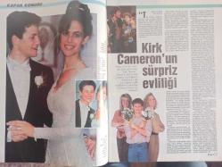 TV'DE 7 Gün Gong Haftalık Aktüalite Sinema Tiyatro Müzik ve Magazin Dergisi - 25 Ağustos 1991 - Kirk Cameron - Murat Atıl - Gülfem Öner - Suphi Kaner - Nilüfer - Yılmaz dağdeviren - Emre Dağdeviren - İsabel Conteras - Eric Braeden - Ümit Aktan - Fatih Kısaparmak - Emrah - Harold Pruett - Kahraman Afyonoğlu - Chelsa Noble - Erol Ünal Karabıyık - Cemal Noyan - Neşe Burgaz - Mehmet Ali Birand - Güler Kazmacı - Osman Faruk Seden - Gülbey Ergüven - Meral Zeren - Nurhan Nur - Mahmut Hekimoğlu - Ertuğ İlhan - Müjdat Gezen - Adile Naşit - Gülşen Bubikoğlu - Adem Kurt - Eser Zorlu - Gülfem Öner - Suphi Kaner - Efgan Efekan - Nizametin Ariç - Nur Sürer - Mick Jagger - La Toya Jackson - Nil Burak - Ken Wahl - Ahu Tuğba - Ahmet Uğurlu - Yücel Uçanoğlu - Kamer Sarıkurt - Naci Çelik Berksoy - Ayten Gökçer - Eser Noyan - Hugh Hudson - Pamela Belwood - Simavi Yayınları Reklamı fotoğraf ve haberi - Tam Takım Dergi