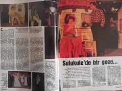 TV'DE 7 Gün Gong Haftalık Aktüalite Sinema Tiyatro Müzik ve Magazin Dergisi - 25 Ağustos 1991 - Kirk Cameron - Murat Atıl - Gülfem Öner - Suphi Kaner - Nilüfer - Yılmaz dağdeviren - Emre Dağdeviren - İsabel Conteras - Eric Braeden - Ümit Aktan - Fatih Kısaparmak - Emrah - Harold Pruett - Kahraman Afyonoğlu - Chelsa Noble - Erol Ünal Karabıyık - Cemal Noyan - Neşe Burgaz - Mehmet Ali Birand - Güler Kazmacı - Osman Faruk Seden - Gülbey Ergüven - Meral Zeren - Nurhan Nur - Mahmut Hekimoğlu - Ertuğ İlhan - Müjdat Gezen - Adile Naşit - Gülşen Bubikoğlu - Adem Kurt - Eser Zorlu - Gülfem Öner - Suphi Kaner - Efgan Efekan - Nizametin Ariç - Nur Sürer - Mick Jagger - La Toya Jackson - Nil Burak - Ken Wahl - Ahu Tuğba - Ahmet Uğurlu - Yücel Uçanoğlu - Kamer Sarıkurt - Naci Çelik Berksoy - Ayten Gökçer - Eser Noyan - Hugh Hudson - Pamela Belwood - Simavi Yayınları Reklamı fotoğraf ve haberi - Tam Takım Dergi