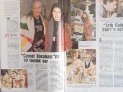 TV'DE 7 Gün Gong Haftalık Aktüalite Sinema Tiyatro Müzik ve Magazin Dergisi - 19 Mayıs 1991 - Pavarotti - Mayim Bialik - Ayşegül Aldinç - Adnan Göyken - Necdet Ergezen - Dehl Berti - Derya Arbaş - John Taylor - Elizabeth Montgomery - Elliot Gould - Arda Uskan - New Kids ON The Beach - Öztürk Serengil - Meral Küçükerol - Aykut ORay - Levent Kırca - Berna Laçin - Gülsüm Soydan - Ferda Yalçın - Yeşim Alıç - Ali Fuat Cebesoy - Gülsüm Soydan - Müjdat Gezen - Lemi Bilgin - Cüneyt Gökçer - Sophia Loren - Marcello Mastroianni - Giancarlo Giannini - Jack Nicholson - Jessica Longe - Lana Turner - John Garfield - Mazhar Alanson - Ali Poyrazoğlu - Yaprak Özdemiroğlu - Round Midnight - Autour De Minuit - Bülent Ünsal  - Kelly Rutherford - Ali Baransel - Güler Kazmacı - Erdal Boratap - Fatma Tokçabalaban - Taxi Blues - Julia Roberts - Coşkun Demir - Patricia Kaas fotorğaf ve haberi - Tam Takım Dergi