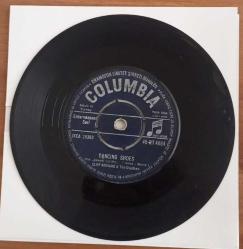 Cliff Richard & the Shadows - Dancing Shoes / Summer holiday (Columbia, Yerli Baskı)