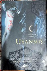 Uyanmış; Bir Gece Evi Romanı
