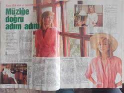 TV'DE 7 Gün Gong Haftalık Aktüalite Sinema Tiyatro Müzik ve Magazin Dergisi - 20 Haziran 1992 - Bryan Adams - Şadiye Kenan - Jeff Bridges - Farrah Fawcett - Nick Nolte - Sissy Spacek - Mia Farrom - Gene Hackman - Francesca Dellera - Funda Öncü - Attila İlhan - Fikret Kızılok - Canan Yakan -Kadir İnanır - Mehmet Akan - Meral Çetinkaya - Denis Chuit - Kenan Onuk - Şadiye Onuk - Ümit Aktan - Jülide Ateş - Cem Özer - Muzaffer Abayhan - Rana Elik - Seren Serengil - Veronica Castro - Eric Forrester - Beau Rivage - Brooke Logan - Clark Kristen - Defne Samyeli - Müge Oruçkaptan - Aşkın Nur Yengi - Ridge - Mark Paul Gosselaar Posteri - Sean Young - Luke Perry - Tom Cruise - Nur Sürer - Bülent Kayabaş - Orhan Genebay - Eros Ramazotti - David Hasselhoff - Curtis Stigers - Tracy Chapman - Bruce Springsteen - Chris DeBrugh - Seynan Levent - Annette Bening - Richard Gere - Soraya Castillo - Joely Richardson - Banu Sağnak - Kemal Sunal fotoğraf ve haberi - Tam Takım Dergi