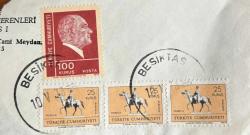 Mektup Zarfından Kesilmiş  / Postadan Geçmiş Dörtlü Pul Filateli - Beşiktaş, 10 Mayıs 1973 Damgalı - ATATÜRK, 100 KURUŞ / ATLI ATATÜRK ANKARA, 25 KURUŞ - Türkiye Cumhuriyeti