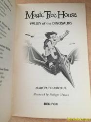 MAGİC TREE HOUSE : VALLEY OF THE DİNOSAURS - MARY POPE OSBORNE - RED FOX BOOK - İNGİLİZCE ÇOCUK HİKAYE KİTABI (SİHİRLİ AĞAÇ EV : DİNOZORLAR VADİSİ)
