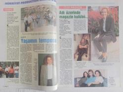 TV'DE 7 Gün Gong Haftalık Aktüalite Sinema Tiyatro Müzik ve Magazin Dergisi - 3 Ekim 1992 - Nebahat Çehre - Sadri Alışık - Hulki Öner - Şengül Kılıç - Mesut Mertcan - Uğur Dündar - Doğan Yıldız - Demet Akalın - Barış Manço - Erol Evgin - Cansu Akbel - Yasemin Evcim - Nurseli İdiz - Tarık Tarcan - Şebnem Dönmez - Erdinç Doğan - Oktay Kaynarca - Mahir Günşiray - Mehmet Aslantuğ - Hüseyin Köroğlu - Zuhal Gencer - Gökhan İçöz - Nalan Kayhan - Zeliha Midilli - Aydın Özdalga - Ülkü İmset - Müjdat Gezen - Oya Özyılmazer - Seda Sayan - Sadri Alışık - Hulki Saner - Selim İleri - Emin Gümüşkaya - Şengül Kılıç - Mesut Mertcan - Rüştü Erata - Neşe Düzel - Ahmet Altan - Leyla Yaratan - Lami Sesar - Ahmet Çelenk - Meryl Streep - Atilla Dorsay - Savaş Eşici - Michale Fox - Richard Grieco - David Fincher - Roger Spottiswoode - Andre Techine - Stephen Gyllenhaal fotoğraf ve haberi - Tam Takım Dergi