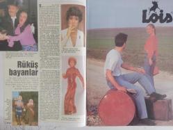 TV'DE 7 Gün Gong Haftalık Aktüalite Sinema Tiyatro Müzik ve Magazin Dergisi - 12 Nisan 1992 - Ferhan Şensoy - Bora Akçıl - Tunç Okan - Selda Alkor - Memduh Ün - Güneş arabuda - Tunç Okan - Adalet Ağaoğlu  - İlyas Salman - Tunç Okan - Ferhan Şensoy - Derya Baykal - Kadir İnanır - Funda Öncü - Orhan Boran - Güler Kazmacı - Defne Samyeli - Müjdat Gezen - Perran Kutman - Haldun Dormen - Cem Özer - Aydemir Akbaş - Richard Crenna - RAchel Wared - Gerard Depardieu - Fred Astaire - Çölde Son Tango - Madonna - Özlem Dinçer - Ceylan Şener - Ceylan Palay - Ruhat Biliktan - Yasemin Baradan - Yeşim Alıç - Michael Keaton - Altan Aşar - Füsun Önal - Özdemir Erdoğan - Necmettin Varlı - Aytaç Arman - Cem Özer - Aziz Üstel - Camel Trophy - Kemal Sunal - Marlboro Sigara Reklamı fotoğraf ve haberi - Tam Takım Dergi
