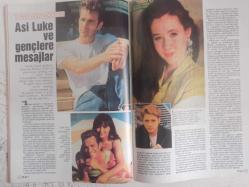 TV'DE 7 Gün Gong Haftalık Aktüalite Sinema Tiyatro Müzik ve Magazin Dergisi - 29 Mart 1992 - Halit Refiğ - Salih Ayten - Aylin Vatankoş - Ercüment Vural - Hülya Koçyiğit - Kemal Tahir - Halit Refiğ - Ali Poyrazoğlu - Gani Müjde - Canan Kumbasar - Mehmet Ali Erbil - Necati Bilgiç - Zuhal Olcay - Hülya Koçyiğit - Gülriz Sururi - Aydan Şener - Gülriz Sururi - Hülya Koçyiğit - Uğur Dündar - Cem Özer - Yonca Evcimik - Kim Basinger - John Travolta - Arnold Schwarzenegger - John Travolta - Aaron Spelling - Jason Priestly - Warren Beatty - Liza Minelli - Vince Clarke - Andy Bell - Diane Ladd - Mercedes Ruehl - Juliette Lewis - Jessica Tandy - Kate Nelligan - Tommy Lee Jones - Jack Palance - Ben Kingsley - Safter Yılmaz - Müfit Candaner - Ünal Küpeli - Eric Breaden - Kelly Lang - John Wayne - Robert Mitchum - Lisa Tuna fotoğraf ve haberi - Tam Takım Dergi