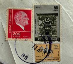 Mektup Zarfından Kesilmiş  / Postadan Geçmiş Üçlü Pul Filateli - 1973 Damgalı - ATATÜRK, 200 KURUŞ / KONYA KARATAY MEDRESESİ, 50 KURUŞ / ATLI ATATÜRK ANKARA, 25 KURUŞ - Türkiye Cumhuriyeti