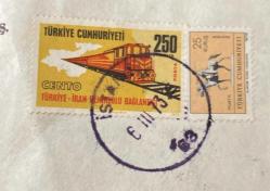 Mektup Zarfından Kesilmiş  / Postadan Geçmiş İkili Pul Filateli - İstanbul, 6 Mart 1973 Damgalı - TÜRKİYE - İRAN DEMİRYOLU BAĞLANTISI, 250 KURUŞ / ATLI ATATÜRK ANKARA, 25 KURUŞ - Türkiye Cumhuriyeti