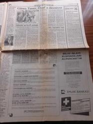 Hürriyet Gazetesi - 14 Mayıs 1990 - Beşiktaş Sabaha Kadar Şampiyonluğu Kutladı - Fenerbahçe'de Guus Hiddink Devri - Metal Müzik Fırtınası - Güneş Taner Turgut Özal'a Direniyor - Saddam'ın Damadı PKK'yı Ezeceğiz - Başbakan Yıldırım Akbulut Dayanamayıp Zeybek Oynadı - Adı Hasan Celal Güzel'le Aşk Dedikodularına Karışan Hande Mumcu  Davası Başlıyor - Mini Eteği İzmit Valiliği Yasakladı