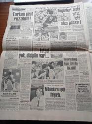 Hürriyet Gazetesi - 5 Nisan 1985 - Cumhurbaşkanlığı Kupası İtalya'dan İthal - Veselinoviç Fenerbahçe İdmanını İptal Etti - Metin Tekin - Sağlık Ekibine Yaylım Ateşi - Şırnak Hükümet Tabibi Olcay Sayan - Gökten Ölüm Yağdı Balıkesir'de Marangozlar Sitesine Uçak Düştü 14 Ölü 21 Yaralı - Papandreu'nun Erken Seçim Gerekçesi Kıbrıs -Sam Amca Yine Cimri - ABD Turgut Özal'dan Ne Bekler - Bulgar Oyunu Sökmedi