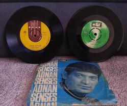 ADNAN ŞENSES İKİ PLAK BİRDEN. 1- GARİPLER KERVANI, 2-SENEDE BİR GÜN. KONDİSYON YÜKSEK KOLEKSİYONLUK