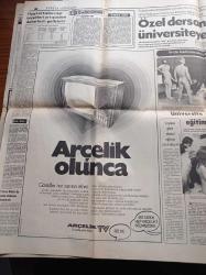 Hürriyet Gazetesi - 3 Kasım 1975 - Fenerbahçe Adana Demirspor  Müdafaasını Dağıttı - Cemal Kamacı İki Yıl Daha Ring'deyim -  Adalet Partisi Meclis Başkanlığını CHP'ye Bırakmıyor - Erzincanda Yine Sağ Sol Olayları Çıktı -  Elinde Dinamit Lokumu Patlayan Öğrenci İfade Veremeden Öldü - Türk İş Genel Başkanı Halil Tunç - Etna Yanardağı Yeniden Faaliyete Geçti - Talat Turan Ve Arkadaşlarının Duruşması Bugün Yapılıyor