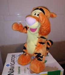 KAPLAN TIGGER ŞARKI SÖYLEYEN YÜRÜYEN PELUŞ OYUNCAK