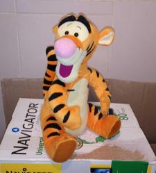 TIGGER KAPLAN KONUŞUYOR VE HAREKET EDİYOR