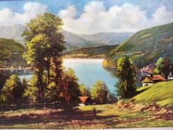 SANAT KARTPOSTALI-YEMYEŞİL YAPRAKLI AĞAÇLAR GÖL VE KÖY RESMİ,ARKASINA YAZILMIŞ,RENKLİ,11 X 15 CM EBADINDA