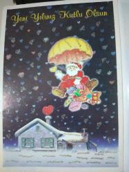 SANAT KARTPOSTALI-ÜSTÜNDE ''YENİ YILINIZ KUTLU OLSUN'' YAZAN PARAŞÜTLE İNEN NOEL BABA RESMİ,ARKASINA YAZILMAMIŞ,RENKLİ,12 X 17 CM EBADINDA