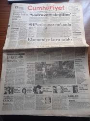 Cumhuriyet Gazetesi - 1 Kasım 1991 -  Süleyman Demirel Sadrazam Değilim - İsmail Beşikçi Tahliye Oldu -  Cumhurbaşkanı Turgut - İsrail Taviz Vermiyor - Uğur Mumcu - İlhan Selçuk - Melih Cevdet Anday - Ali Sirmen -Dünya Tekvando Şampiyonasında Arzu Tan Şampiyon Oldu - Galatasaray Rumen Santrafor Katinka'nın Peşinde - Portre Mustafa Denizli - Abdi İpekçi Spor Salonu'nun Tabelası Hala Konulmadı - Avrupa Kupası Maçları Star1'de