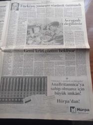 Cumhuriyet Gazetesi - 1 Kasım 1991 -  Süleyman Demirel Sadrazam Değilim - İsmail Beşikçi Tahliye Oldu -  Cumhurbaşkanı Turgut - İsrail Taviz Vermiyor - Uğur Mumcu - İlhan Selçuk - Melih Cevdet Anday - Ali Sirmen -Dünya Tekvando Şampiyonasında Arzu Tan Şampiyon Oldu - Galatasaray Rumen Santrafor Katinka'nın Peşinde - Portre Mustafa Denizli - Abdi İpekçi Spor Salonu'nun Tabelası Hala Konulmadı - Avrupa Kupası Maçları Star1'de