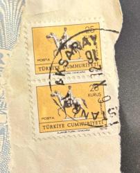 Mektup Zarfından Kesilmiş  / Postadan Geçmiş İkili Pul Filateli - İstanbul Aksaray 6 Ekim 1972 Damgalı - ANKARA ATLI ATATÜRK, 25 KURUŞ - Türkiye Cumhuriyeti