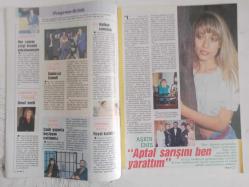 TV'DE 7 Gün Gong Haftalık Aktüalite Sinema Tiyatro Müzik ve Magazin Dergisi - 23 Mayıs 1992 - Yeşim Ergin - Umberto Eco - Giovanni Scognamillo - Kayahan - Levent İnanır - Cahide Sonku - Banu - Tolga Savacı - Raquel Welch - Lucella Santos - Jorge Martinez - Grecia Colmenares - Andreas Garcia - Eduardo Capatillo - Kadir İnanır - Aşkın Nur Yengi - Ahmet Uğurlu - Yasemin Koşal - Adnan Şen - Aşkın Enis - Kaan Yakuphanoğulları - Peter Strauss - Johnny Carson - Maria Rosa Gallo - Robert Redford - Cem Özer - Çeçilya - Summer Bay - Richard Marx Posteri - Tori Spelling Posteri - Arzu Akmansoy - George Michael - Jordan Knight - Zülal Karabayır - Jason Donovan - İzzet Öz - Özkan Uğur - Belinda Carlisle - Müge Oruçkaptan - Zeki Müren - Joely Richardson - Madonna - Meltem Hakarar fotoğraf ve haberi - Tam Takım Dergi