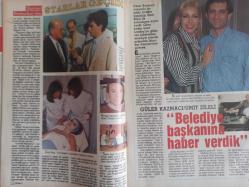 TV'DE 7 Gün Gong Haftalık Aktüalite Sinema Tiyatro Müzik ve Magazin Dergisi - 17 Ekim 1992 - Jülide Ateş - Kadir İnanır - Nurseli İdiz - Kemal Sunal - Meral Konrat - Bülent Ersoy - Tarık Akan - Filiz Akın - Nilüfer - Aylin Livanelli - Tolga Savacı - Zeki Alasya - Metin Akpınar - Selçuk Uluergüven - Ali Uyandıran - Umur Bugay - Uğur Dündar - Zuhal Olcay - Oya Özyılmazer - Güler Kazmacı - Ümit Zileli - Erdinç Doğan - Sibel Şahin - Sibel Özcan - Dilay İşman - Ebru Koşar - Tarık Tarcan - Neşe Düzel - Ahmet Altan - Alain Delon - Macit Köper - Ornella Muti - Bill Duke - Gianni Amello - David Fincher - Maro Ferreri - Arzu Akmansoy - Michael Jackson - Zafer Akyol - Ufuk Geçin - Marilyn Monroe - Jacqueline Bisset - Bill Spencer - Clayton Norcross - Jeff Tracha - Pierce Brosnan - Faruk Peker - Harika Avcı - Serpil Barlas - Ayşe Sarıkaya - Engin Koç - Seren Serengil - Sibel Egemen - Barış Manço - Nilüfer Açıkalın fotoğraf ve haberi - Tam Takım Dergi
