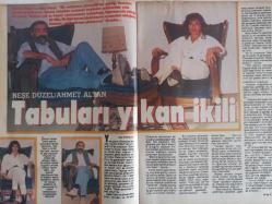 TV'DE 7 Gün Gong Haftalık Aktüalite Sinema Tiyatro Müzik ve Magazin Dergisi - 17 Ekim 1992 - Jülide Ateş - Kadir İnanır - Nurseli İdiz - Kemal Sunal - Meral Konrat - Bülent Ersoy - Tarık Akan - Filiz Akın - Nilüfer - Aylin Livanelli - Tolga Savacı - Zeki Alasya - Metin Akpınar - Selçuk Uluergüven - Ali Uyandıran - Umur Bugay - Uğur Dündar - Zuhal Olcay - Oya Özyılmazer - Güler Kazmacı - Ümit Zileli - Erdinç Doğan - Sibel Şahin - Sibel Özcan - Dilay İşman - Ebru Koşar - Tarık Tarcan - Neşe Düzel - Ahmet Altan - Alain Delon - Macit Köper - Ornella Muti - Bill Duke - Gianni Amello - David Fincher - Maro Ferreri - Arzu Akmansoy - Michael Jackson - Zafer Akyol - Ufuk Geçin - Marilyn Monroe - Jacqueline Bisset - Bill Spencer - Clayton Norcross - Jeff Tracha - Pierce Brosnan - Faruk Peker - Harika Avcı - Serpil Barlas - Ayşe Sarıkaya - Engin Koç - Seren Serengil - Sibel Egemen - Barış Manço - Nilüfer Açıkalın fotoğraf ve haberi - Tam Takım Dergi