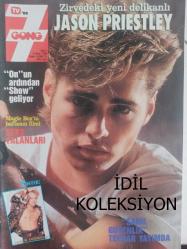 TV'DE 7 Gün Gong Haftalık Aktüalite Sinema Tiyatro Müzik ve Magazin Dergisi - 5 Ocak 1992 - Jason Priestley - Joanna Johnson - Tansu Polatkan - Erdal Özyağcılar - Kayahan - Namık Kasapbaşoğlu - Harika Avcı - Mehmet Ali Erbil - İbrahim Tatlıses - Sibel Egemen - Çekin Çeki - Melih Kibar - Ayşegül Aldinç - Volkan Severcan - Pelin Körmükçü - Korhan Abay - Namık Kasapbaşoğlu - Cüneyt Arkın - Alfred Vak Vak - Jason Priestley - Can Okanar - Fulya Ergüneş - David Hasselhoff - Mac Gyver - Alev Baymur - Jason Donovan - Ayşegül Aldinç - Maskeli Süvari İçin Nostalji - Eric Clapton - Korhan Abay - Türkan Şoray - Atıf Yılmaz - Andie Macdowell - Marcello Mastroianni - Nick Nolte - Marlboro Sigara Reklamı fotoğraf ve haberi - Tam Takım Dergi