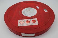 Makaralı Film Makinesi ve dört adet kutusunda filmler. Makine 29 x 24 cm.ölçülerinde ki  özel çantasında,  filmler 38 cm. Çapında özel teneke ve plastik kutularında.