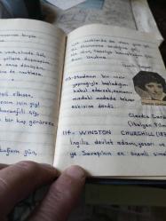 İçinde atasözleri, özdeyişler bulunan küçük boy defter