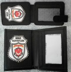 2-AD DENİZ KUVVETLERİ KOMUTANLIĞI ROZETLİ CÜZDANI SATINAL-SADECE ASKERİ KURUM ADRESINE ve ASKERİ PERSONELE GÖNDERILIR-SIVILE SATILMAZ-SIVIL ADRESE GİTMEZ.