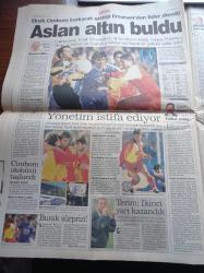 Sabah Gazetesi - 1 Mart 1999 - Karabüklüler Fenerbahçe Kafilesine Saldırdı - Hakan Şükür - Sergen Yalçın - Ömer'in CHP'li Belediye Başkanı Mustafa Gül Atatürk Caddesi Tabelasını İndirip Dedesinin Adını Verdi - Bülent Ecevit Meydana İniyor - Hizbullah Bir General Öldürdü - Kumarhaneler Kralı Ömer Lütfü Topal'ın Mirası İçin İki Eşi Ölümüne Kapıştı - Apo İçin Özel Elektronik Göz - YSK Türbanlı Adaya Yeşil Işık Yaktı