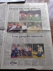 Güneş Gazetesi - 27 Temmuz 1990 - Carl Lewis'ten İlk Altın Madalya - Fenerbahçe'de Guus Hiddink Keyfi - Mustafa Denizli - Aleviler Abdal Musa'da Yazı Dizisi - Halkalı Kerbela Gibi - Küçükarmutlu'da Gerginlik - TV Savaşı Kulüplere Yaradı - Babalarla Sarmaş Dolaş Bir Bakan Abdulkadir Aksu - Behçet Cantürk - Julio Iglesias İzmir'de - 6 PKK'lı Çatışmada Öldürüldü