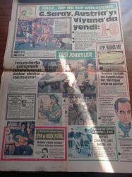 Güneş Gazetesi - 4 Kasım 1982 - Kaçak Türk Teröristler Köln Başkonsolosluğunu İşgal Ederek Bazı Görevlileri Rehin Aldılar - Kenan Evren Ordu Kışlaya Dönüş Hazırlığını Tamamladı - Emel Sayın 45 Saniyelik Film İçin 2 Saat Poz Verdi - Serdar Çelebi Almanya'da Yakalandı - Los Angeles Olimpiyatı - Galatasaray Avusturya Vien'i Yendi - Mamikler Köyünde Çok Kıymetli Evliya Var Milli Takımı Oraya da Götürün