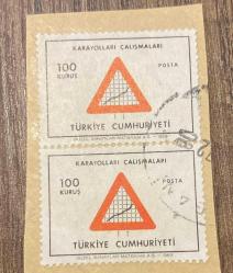 Mektup Zarfından Kesilmiş  / Postadan Geçmiş İkili Pul Filateli - Damgalı - KARAYOLLARI ÇALIŞMALARI, 100 KURUŞ - Türkiye Cumhuriyeti